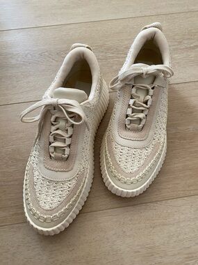 Women's Cream crochet Lace-Up Sneakers